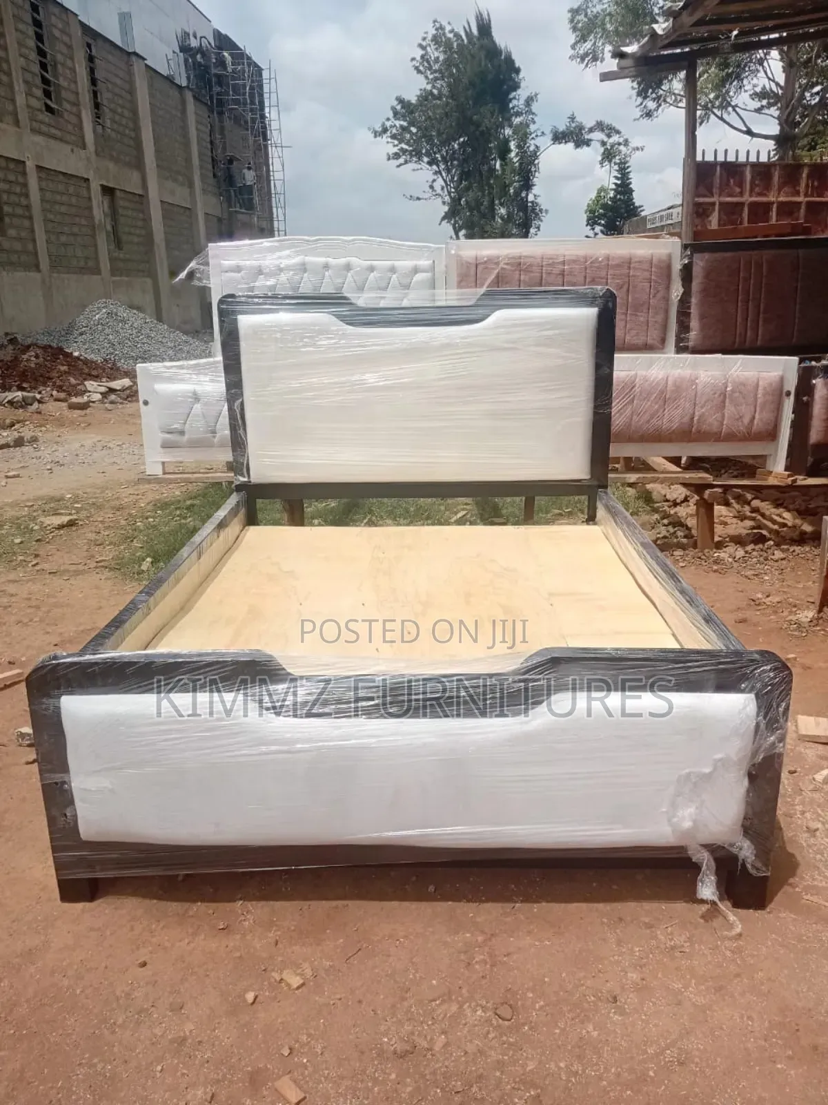 5x6 Tufted Modern Bed