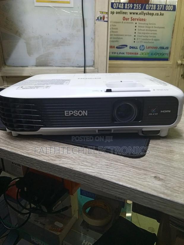 Epson Eb X04 Projector - 3000 Lumens - thumbnail 2