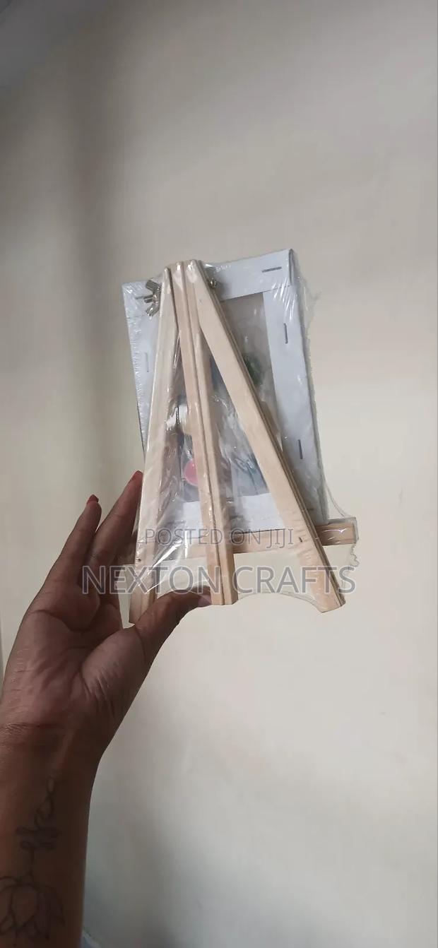 Canvas With Stand - thumbnail 2