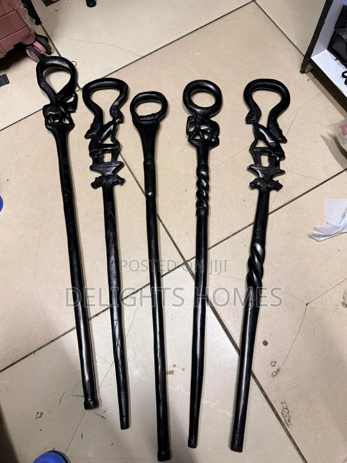Elegant Hand-Carved African Walking Sticks_yu