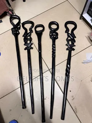 Elegant Hand-Carved African Walking Sticks_yu