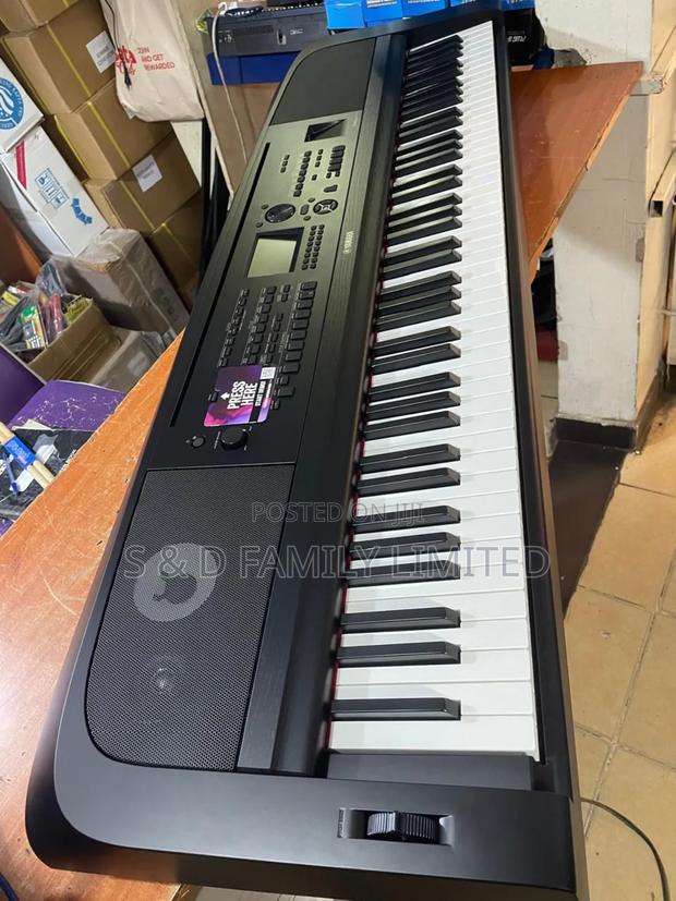 Yamaha DGX 670 Keyboard - main view