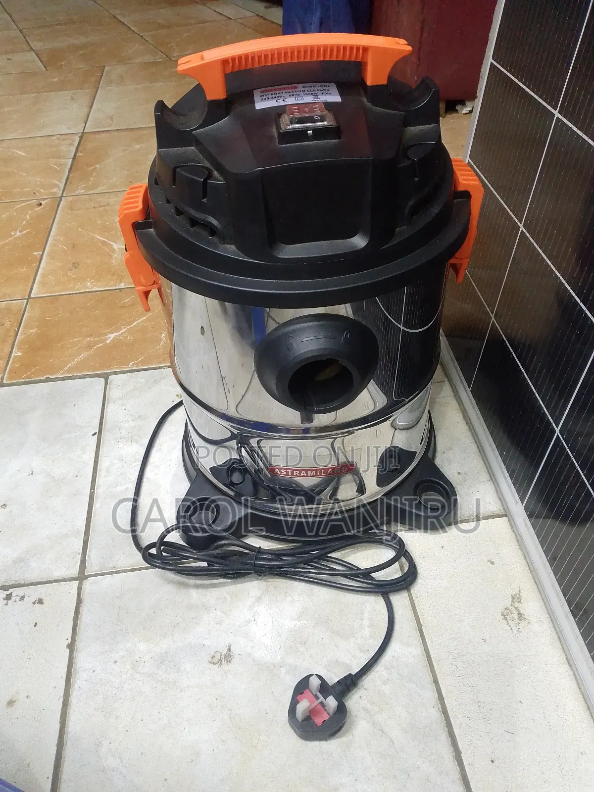 Quality Astramilano Wet and Dry Vacuum Cleaner 1000w