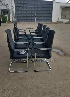 Classic Reception Chair for Professional Spaces - thumbnail 2