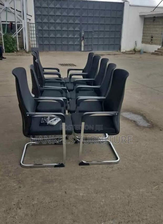 Classic Reception Chair for Professional Spaces - main view