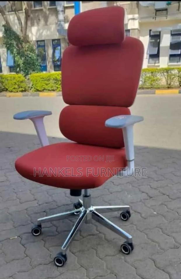 Executive Chair With High-Density Padding - thumbnail 2