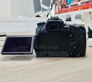 Canon Eos 70d DSLR Camera With 18-55mm F/3.5-5.6 STM Lens(Clean)