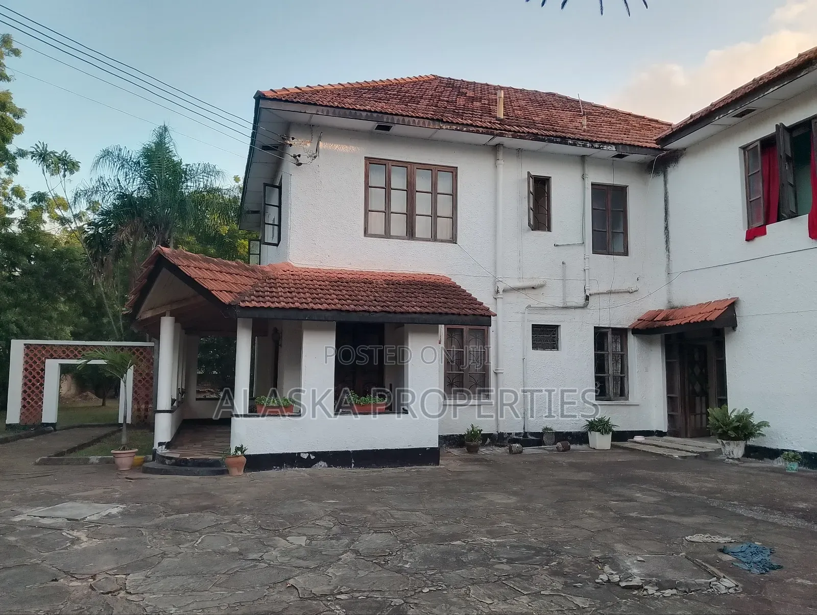 5bdrm Maisonette in Nyali Estate for sale