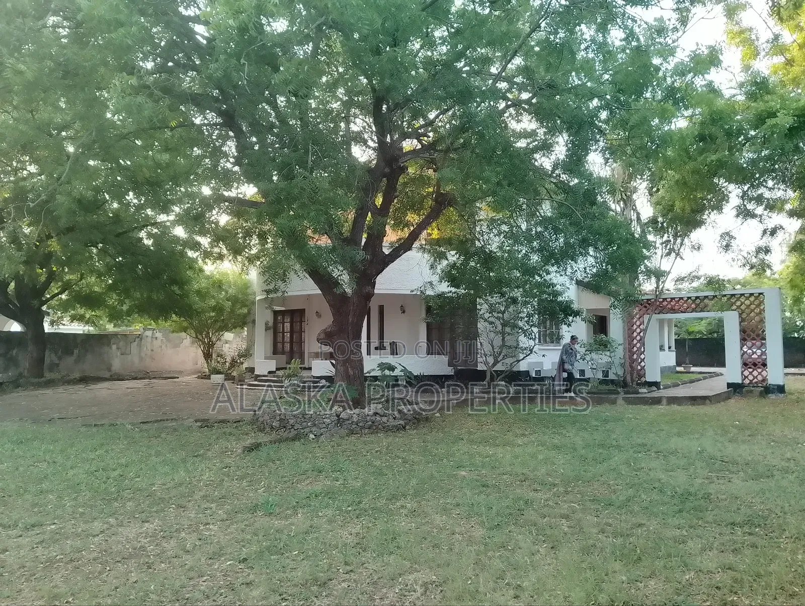 5bdrm Maisonette in Nyali Estate for sale
