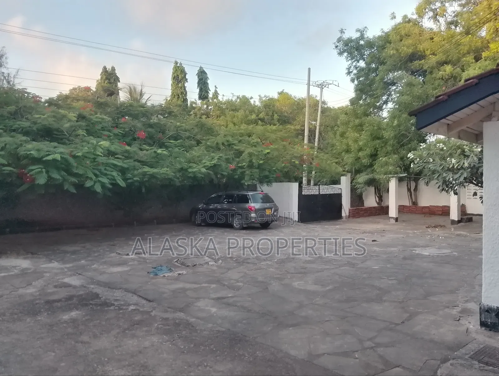5bdrm Maisonette in Nyali Estate for sale