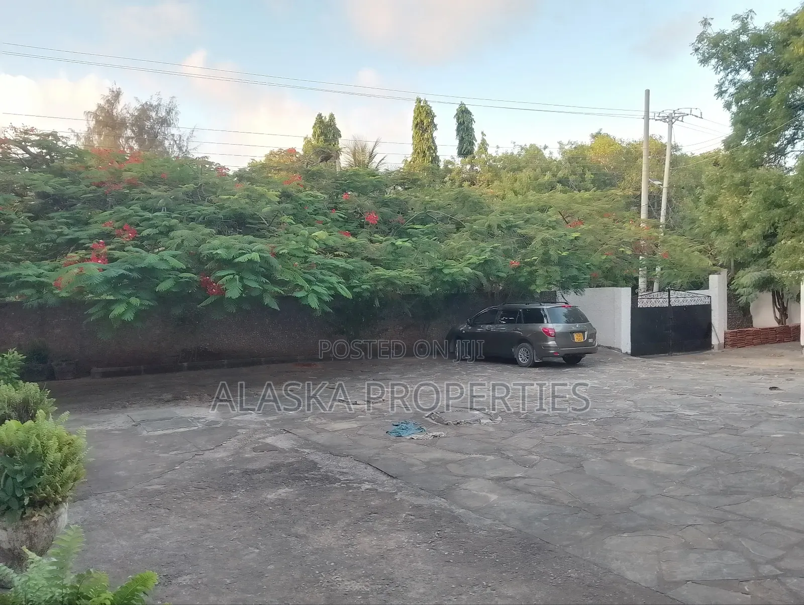 5bdrm Maisonette in Nyali Estate for sale