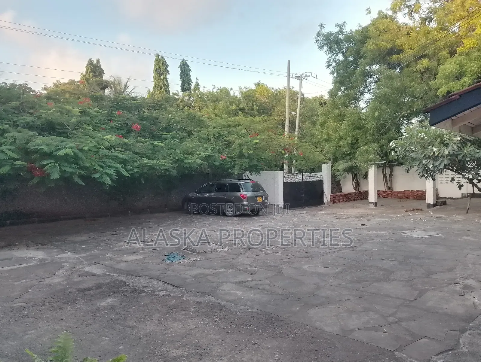 5bdrm Maisonette in Nyali Estate for sale