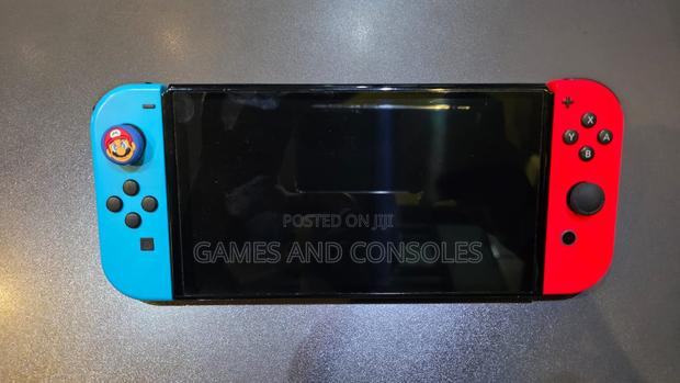 Nintendo Switch Oled Used - thumbnail 3