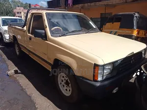 Mitsubishi L200 2001 Yellow