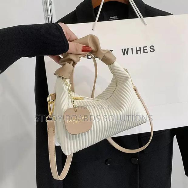 Ladies Shoulder Bags - thumbnail 4