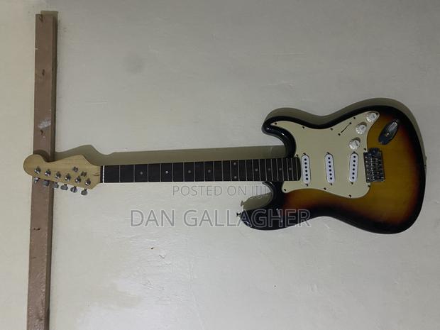 Sakura Guitar - thumbnail 2