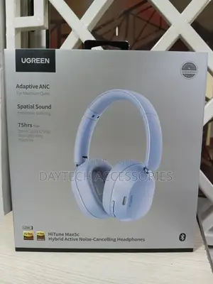 The Ugreen Hitune Max5c White Headphones.