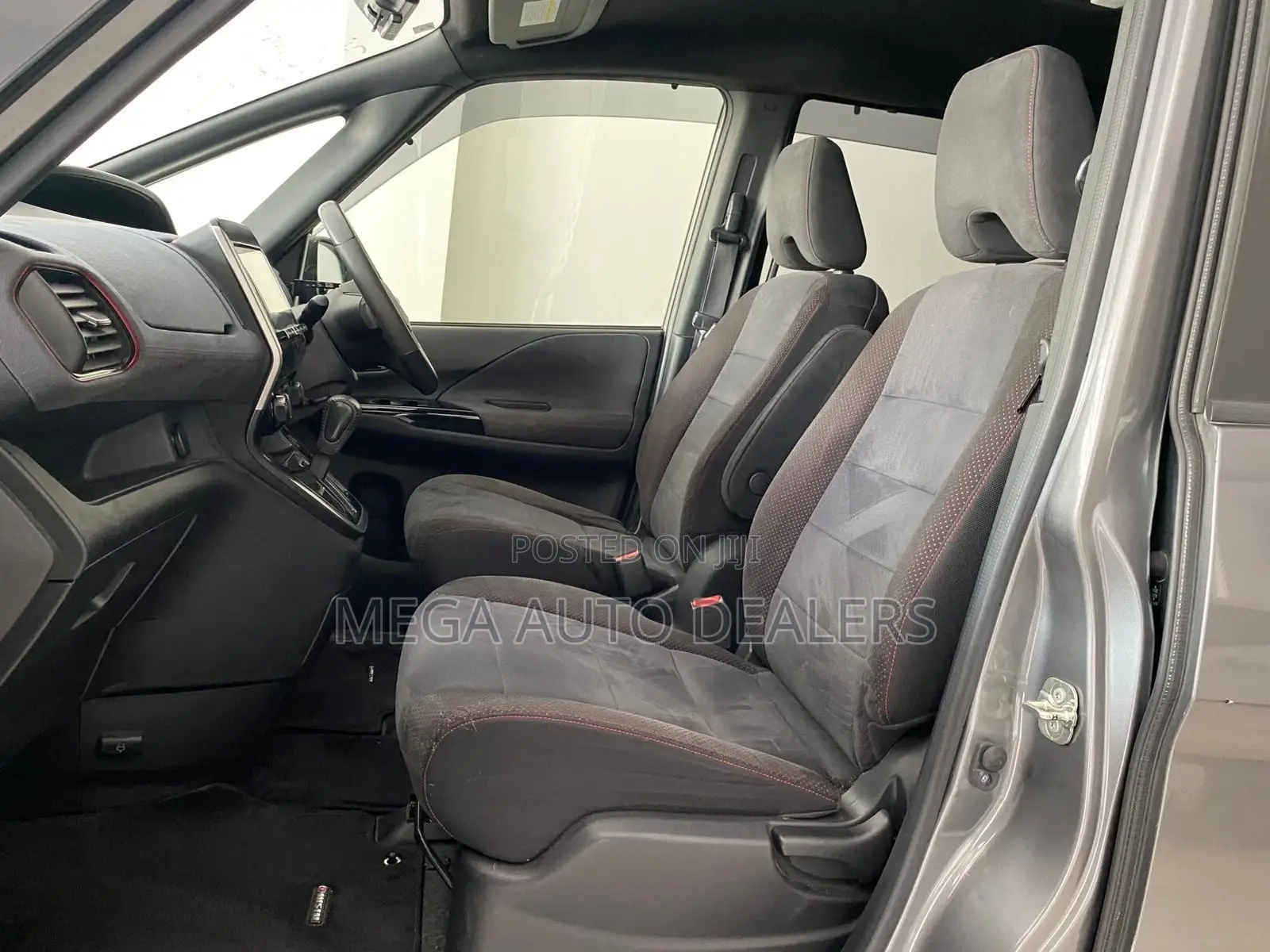 Nissan Serena 2018 Gray