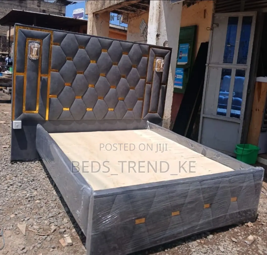 Ultra Luxury 5 by 6 Extended Bed With Lightings