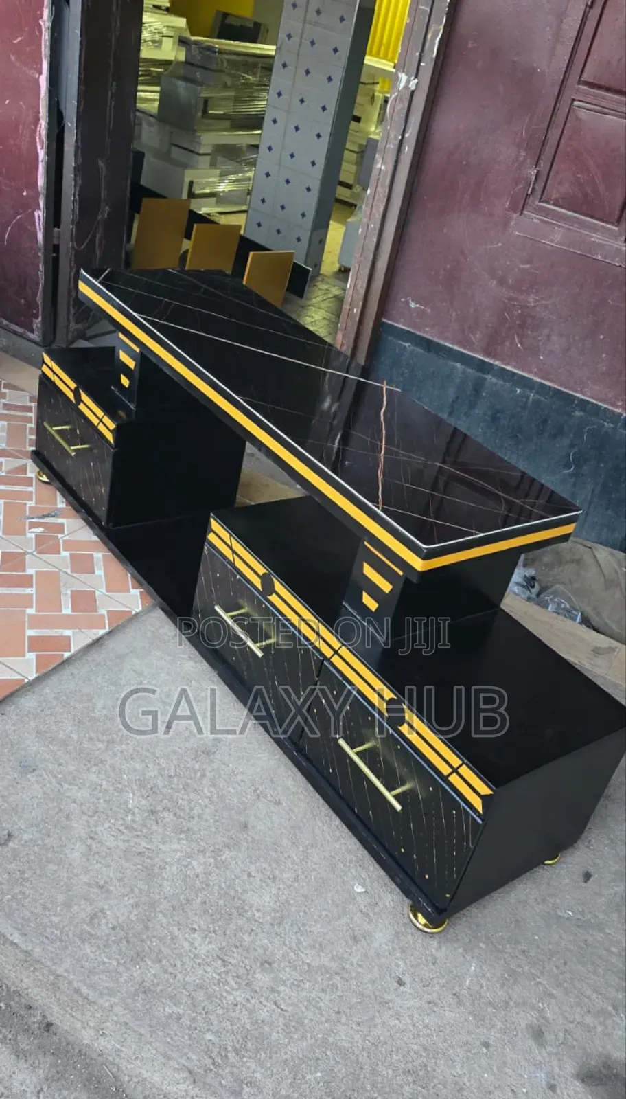 Executive 5 Fts Black/White And Gold With Marble Top Tv Stand
