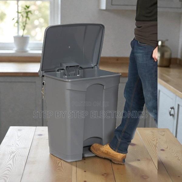 Home Office Hotels 30l Hard Plastic Step Pedal Waste Garbage Bin