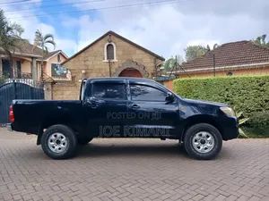 Toyota Hilux 2014 Black