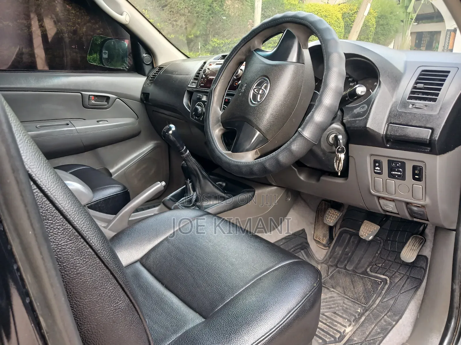 Toyota Hilux 2014 Black
