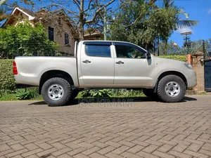 Toyota Hilux 2014 Silver