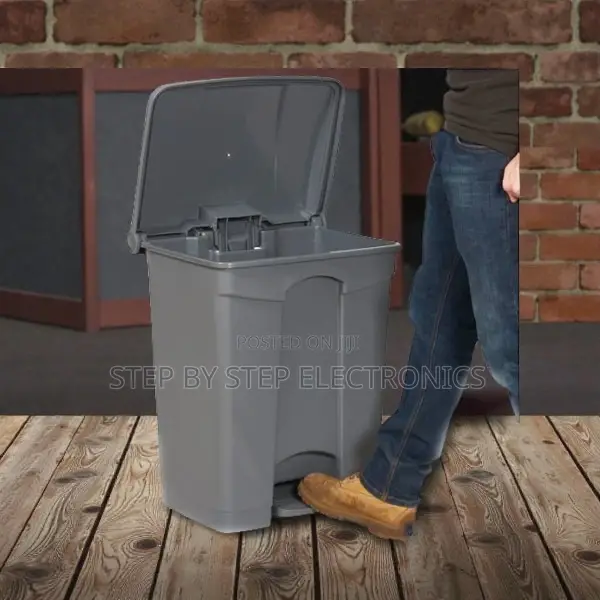 Long-Lasting Plastic 30l Step Pedal Waste Garbage Bin for Hotels