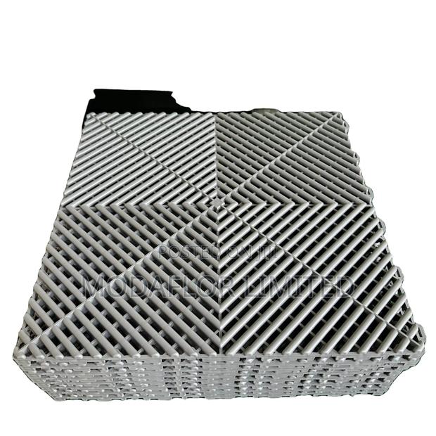 Industrial Interlocking Garage Mats – Perfect for Heavy Traffic