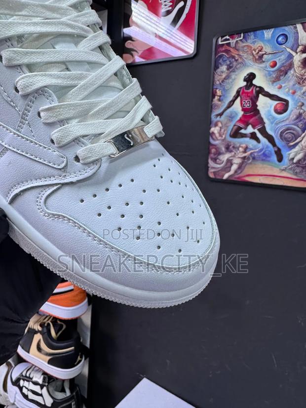 Plain White Jordan 1 Low X Cactus Jack - thumbnail 4