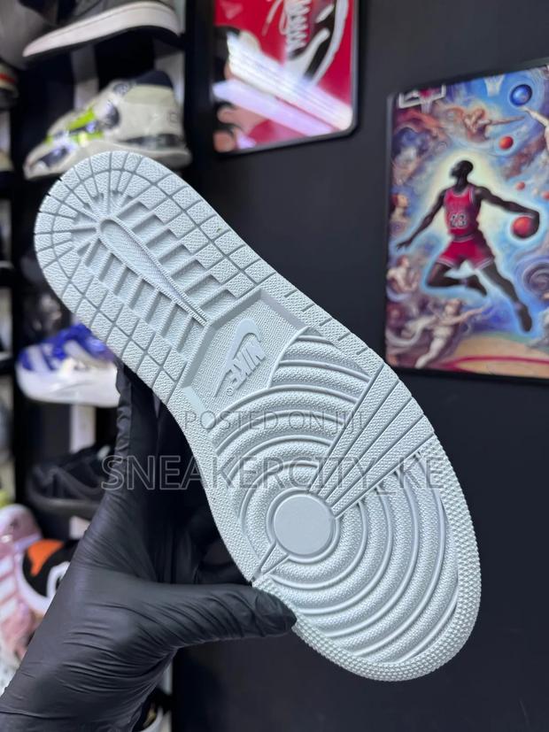 Plain White Jordan 1 Low X Cactus Jack - thumbnail 5