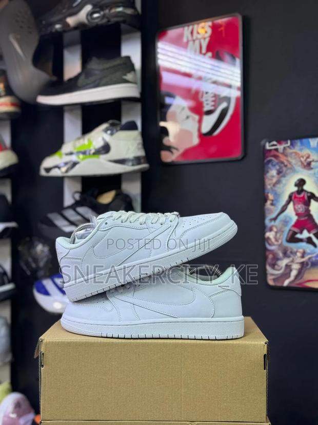 Plain White Jordan 1 Low X Cactus Jack - thumbnail 6
