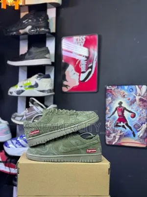 Supreme Nike Dunk Low