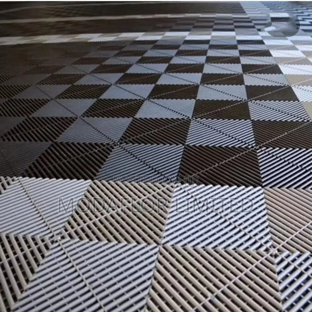 Stylish Interlocking Garage Flooring – Clean Modern Look