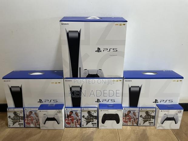 Digital Ps5 Slim With 2 Controllers - main view