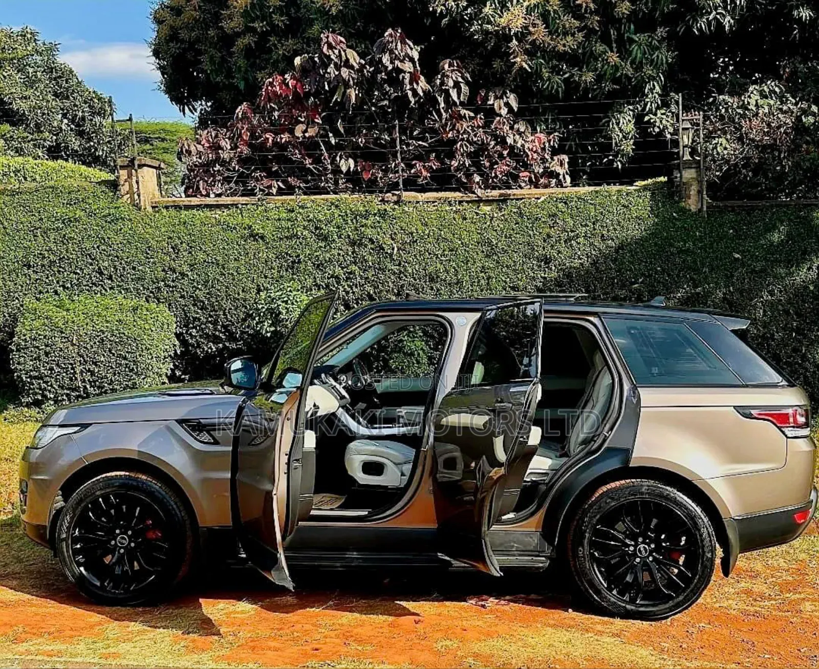 Land Rover Range Rover Vogue 2016 Gold