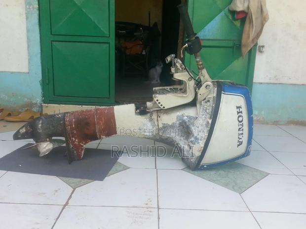 2x, 7.5hp Honda Outboard Engine - thumbnail 3
