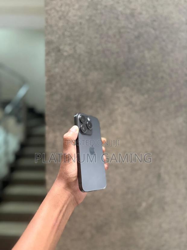 Apple iPhone 15 Pro 256 GB Gray - thumbnail 3