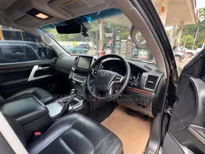 Toyota Land Cruiser 4.6 V8 ZX 2016 Black