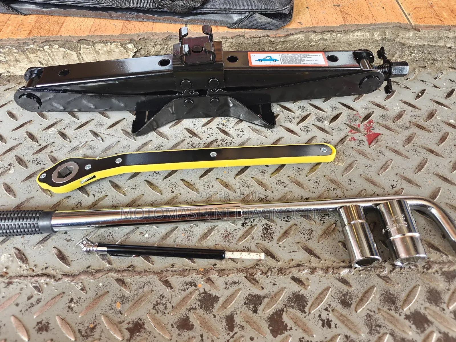Car Tyre Changing Kit 3 Ton Scissors Jack, Wheel Nut Wrench, Sockets