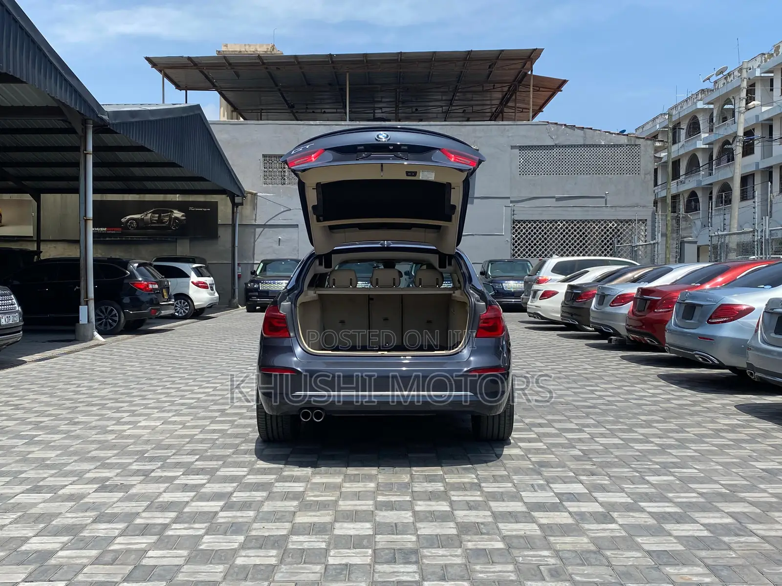 BMW 320i 2017 Gray