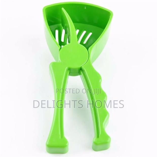 Hard Plastic Lemon Orange Squeezer_pa - thumbnail 2