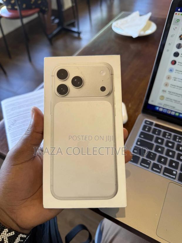 New Apple iPhone 17 Pro Max 256 GB Silver - thumbnail 3