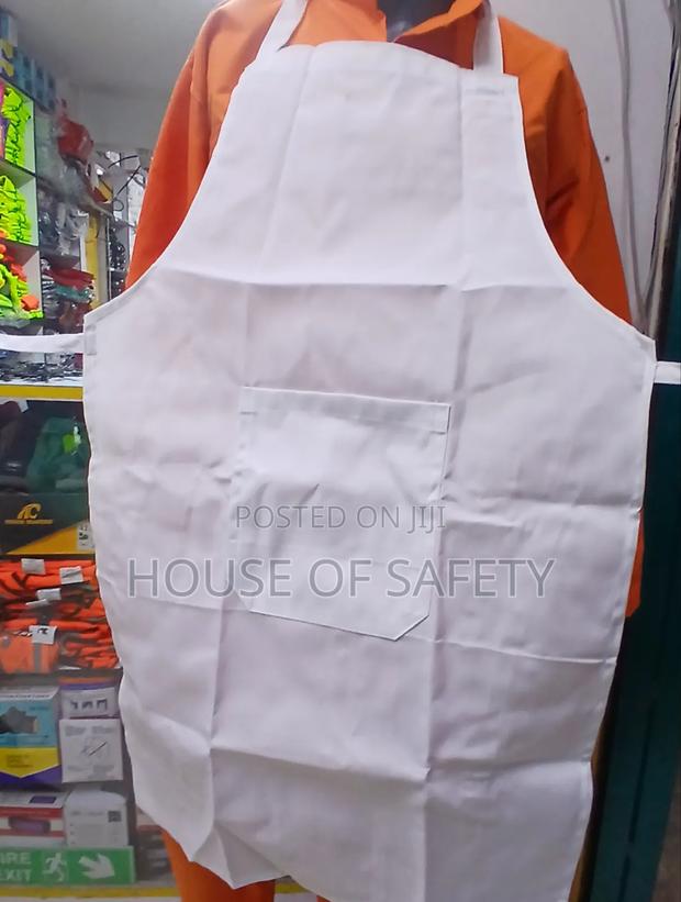 Stylish And Versatile Chef Aprons - thumbnail 2