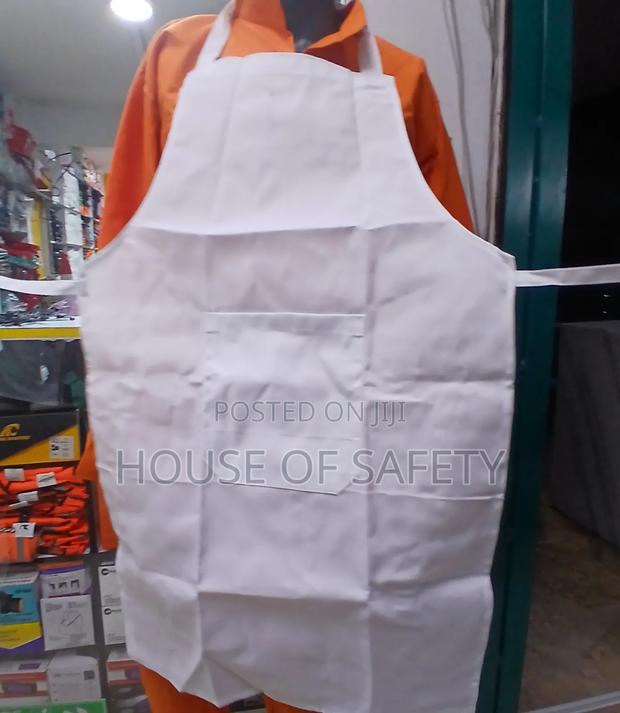 Stylish And Versatile Chef Aprons - thumbnail 3
