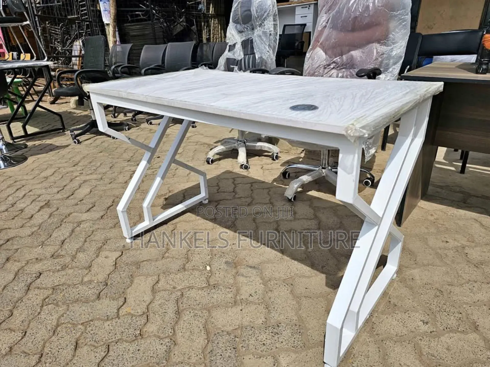Metallic White Desk – Strong, Sleek Stylish