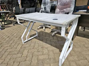 Metallic White Desk – Strong, Sleek Stylish