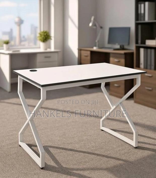 Compact White Metallic Desk – Brighten Your Workspace
