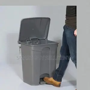Restaurants Clinics 30l Hard Plastic Step Pedal Waste Dust Bin